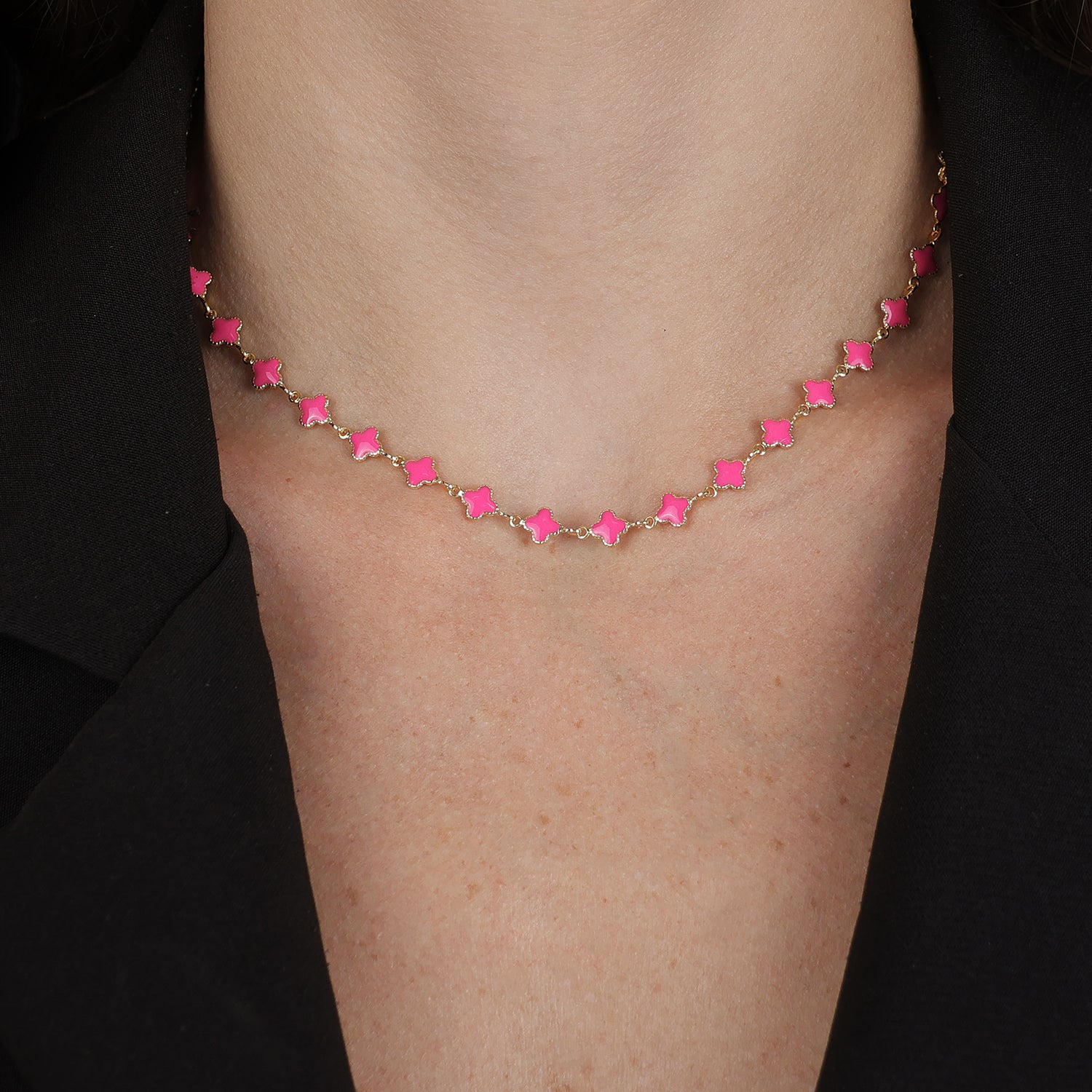 Colar Dourado de Trevos Rosas - Galeria