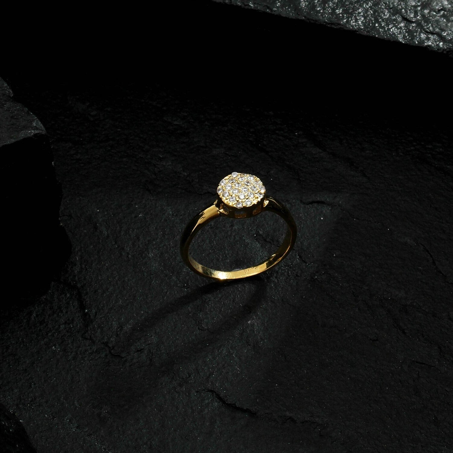 Anel Dourado Chuveirinho Cravejado de Zircônia - Galeria