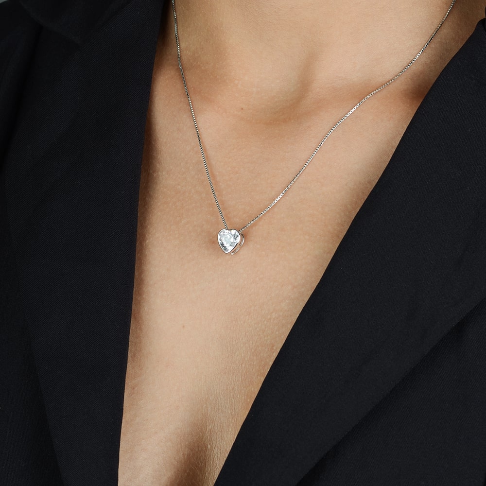Colar Prateado de Pedra Natural em formato de Coração - Galeria
