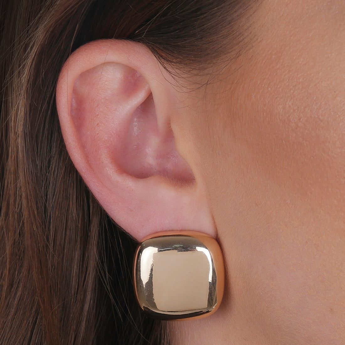 Brinco Dourado Formato Quadrado com Bordas Arredondadas - Galeria