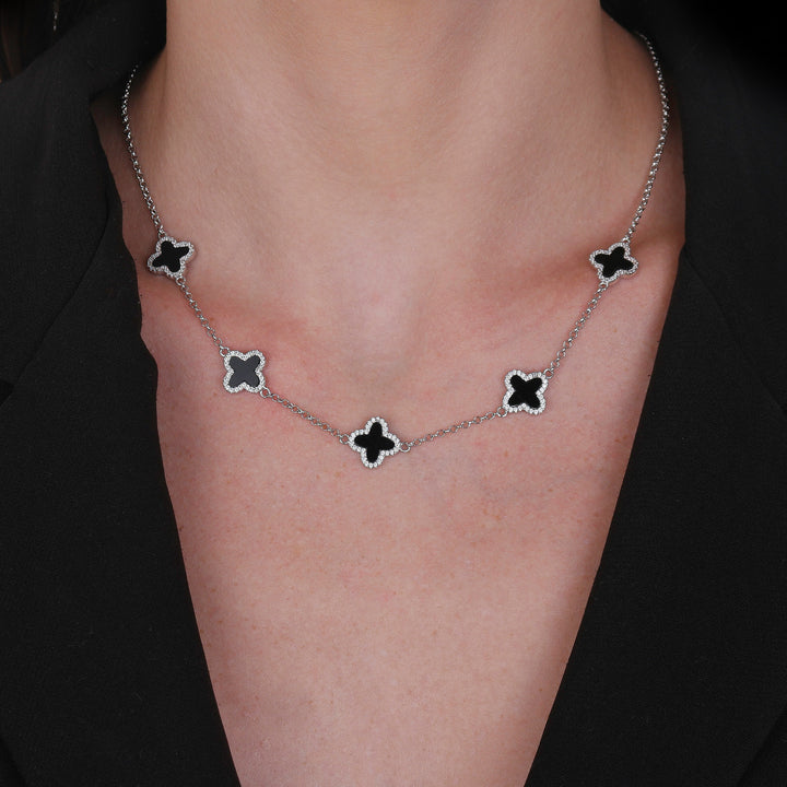 Colar Prateado de Trevos Pretos Cravejados de Zircônia - Galeria