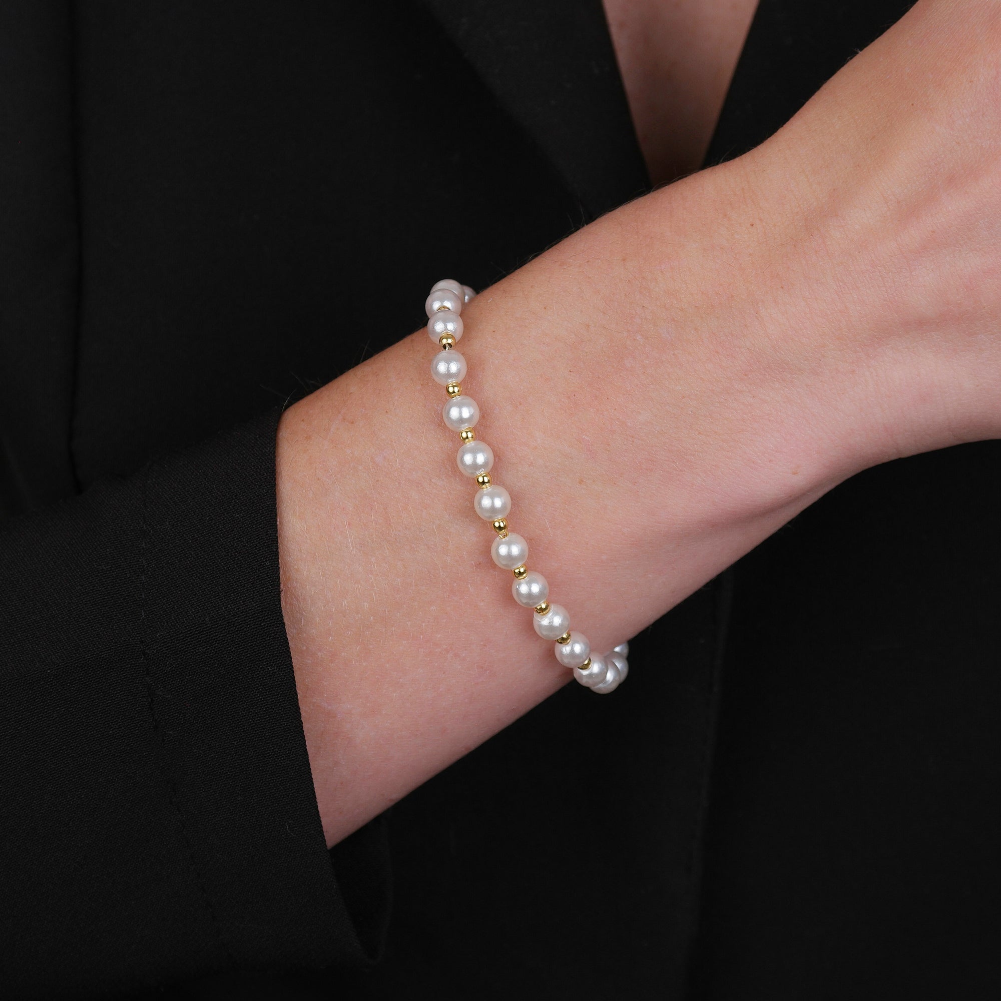 Pulseira Dourada de Pérolas e Bolinhas - Galeria