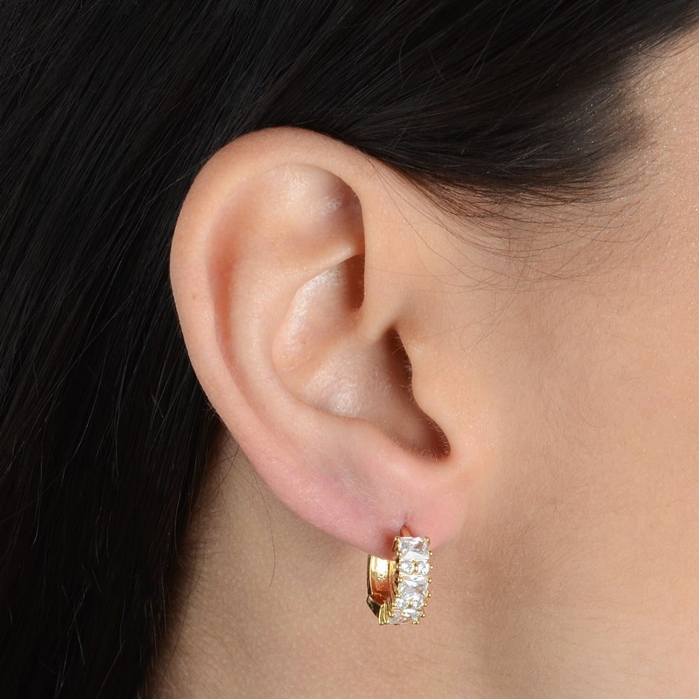 Brinco Dourado de Argolinha com 7 Pedras de Zircônia - Galeria